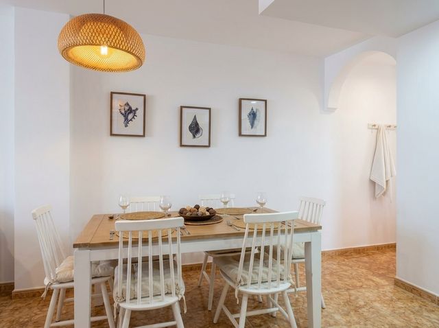 Mesa de comedor puesta