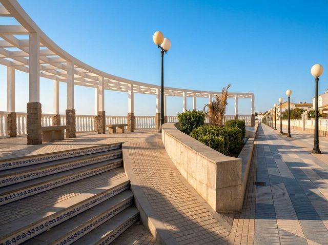 Paseo marítimo con pérgola
