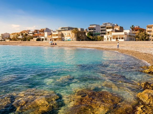 Cala con aguas claras